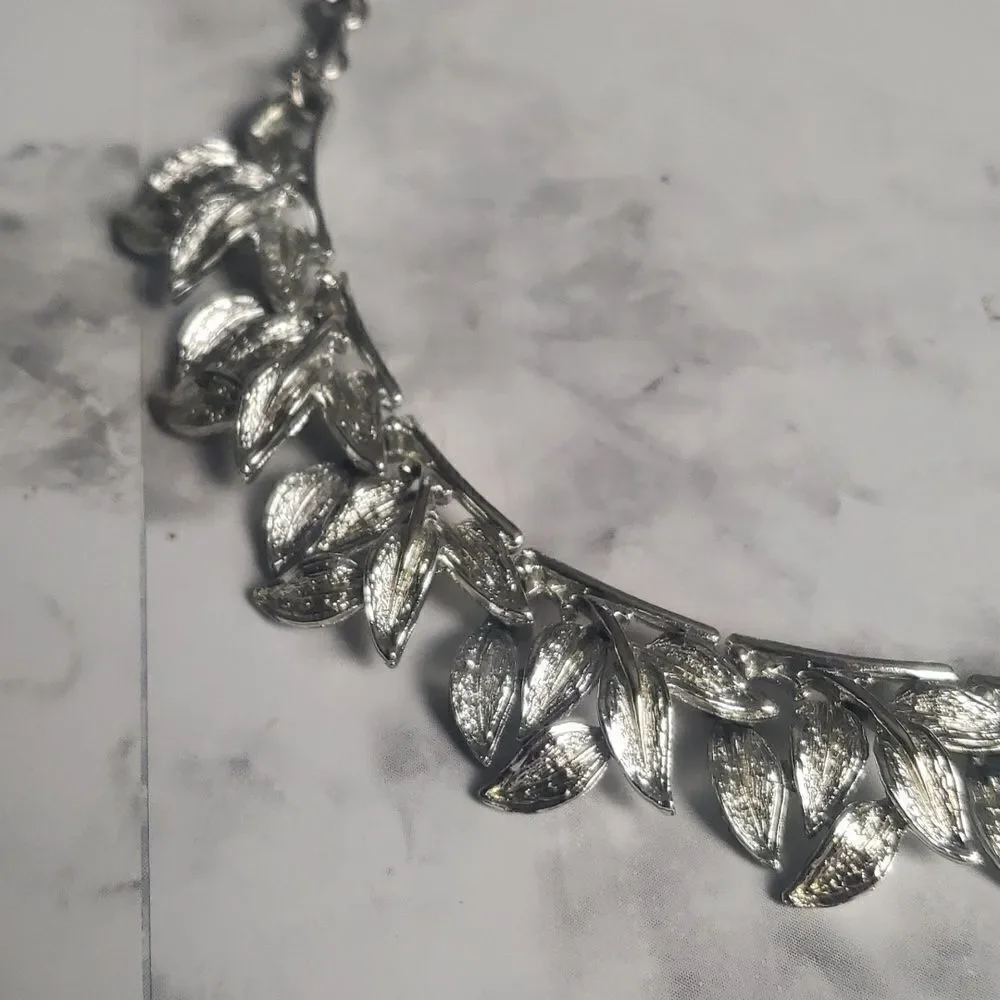 Vintage Silver Caro Textured Leaf Necklace‎